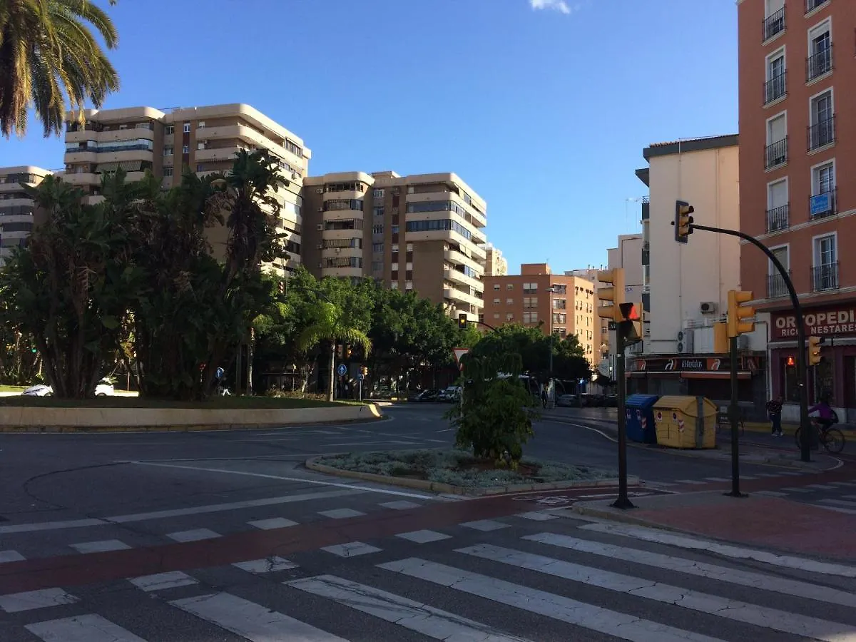 Malaga Habitacion En Apartamento Carlos Haya Privatunterkunft